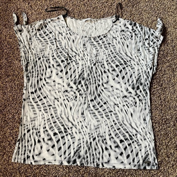 Calvin Klein Tops - Calvin Klein large white and black opens sleeve blouse